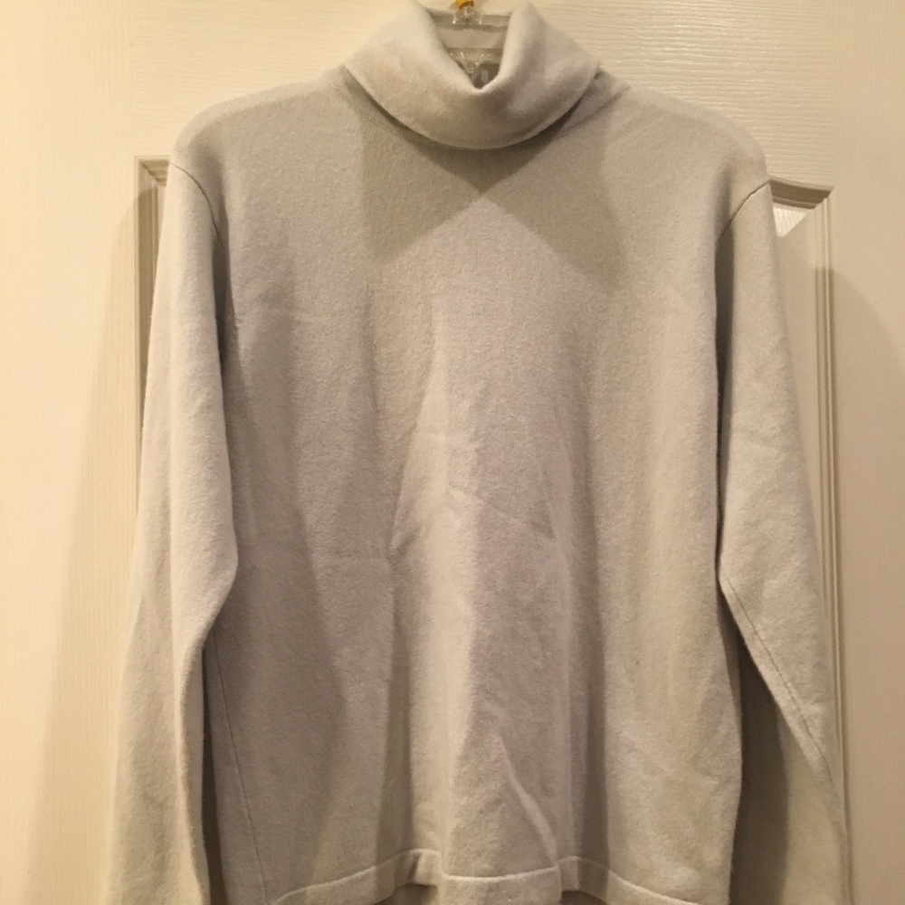 Ellen Tracy turtle-neck cashmere sweater